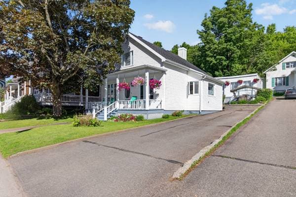 house — 5343 Av. Royale, Boischatel
