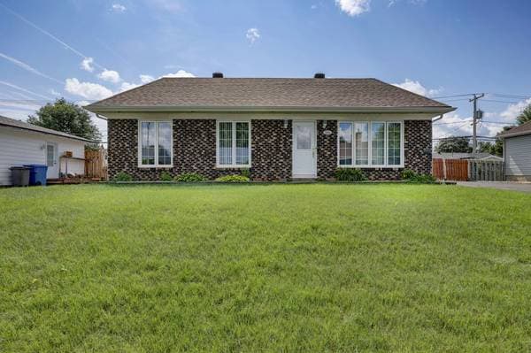 house — 1664 Rue de Courtrai, L'Ancienne-Lorette