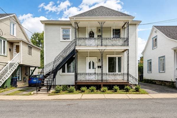 plex — 17 -17A Rue St-Félix, Lévis (Desjardins)