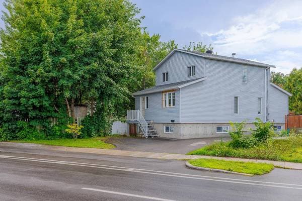 1050 Boul. Arthur-Sauvé, Laval (Laval-Ouest) — photo 2