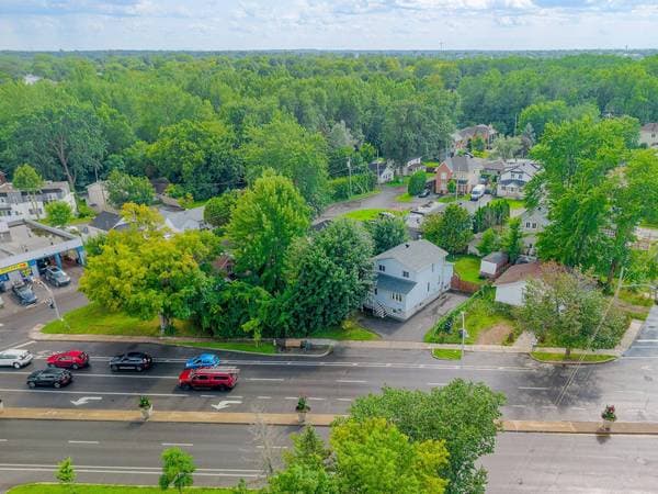 1050 Boul. Arthur-Sauvé, Laval (Laval-Ouest) — photo 4
