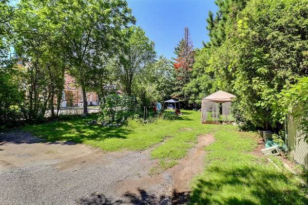 119 -121 Boul. des Prairies, Laval (Laval-des-Rapides) — photo 17