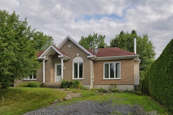 351 Rue St-Jacques E., Magog — photo 1