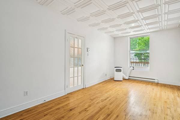 5534 Rue St-Denis, Montréal (le Plateau-Mont-Royal) — photo 16