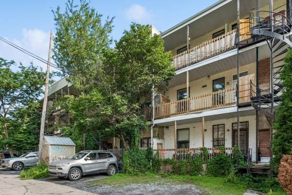 5534 Rue St-Denis, Montréal (le Plateau-Mont-Royal) — photo 23