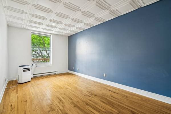 5534 Rue St-Denis, Montréal (le Plateau-Mont-Royal) — photo 6