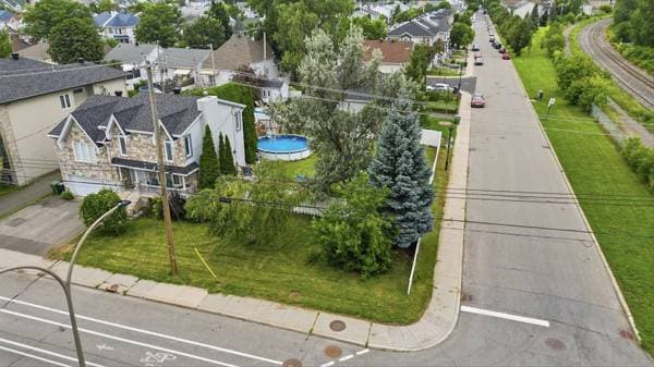 81e Avenue (P.-a.-T.), Montréal (Rivière-des-Prairies/Pointe-aux-Trembles) — photo 2