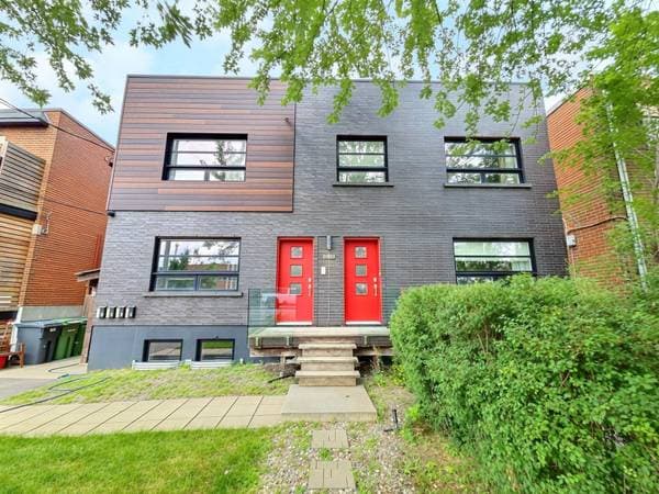 plex — 8909 Av. Henri-Julien, Montréal (Ahuntsic-Cartierville)
