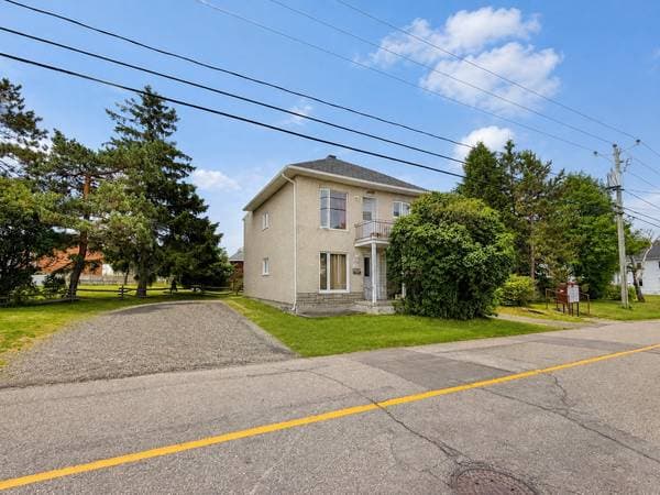 plex — 1041 -1043 Rue du Parc, Rimouski