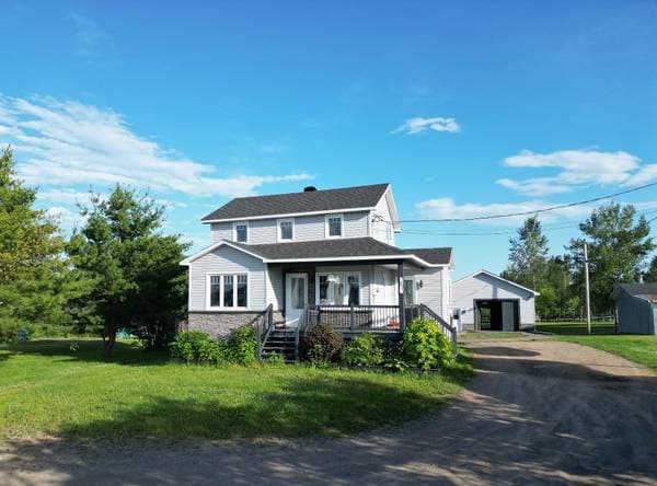 house — 12 5e Avenue E., Paspébiac