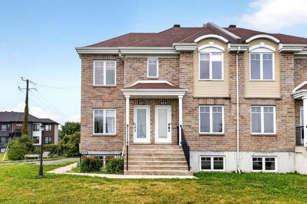 225 Rue de la Petite-Rivière, Lavaltrie — photo 1