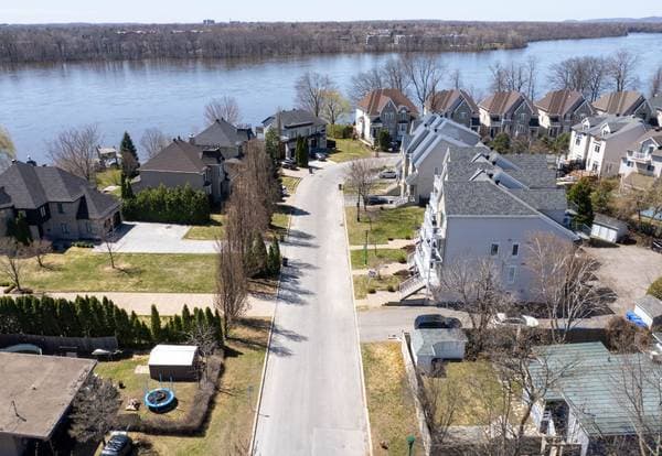 759 Place de l'Eau-Vive, Laval (Sainte-Dorothée) — photo 2