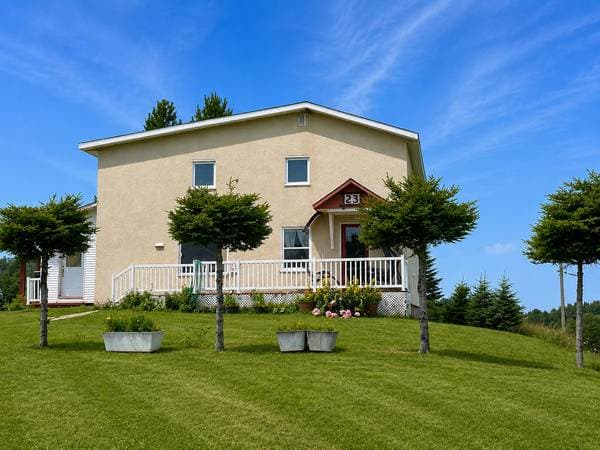 23 Rue Principale O., La Trinité-des-Monts — photo 1