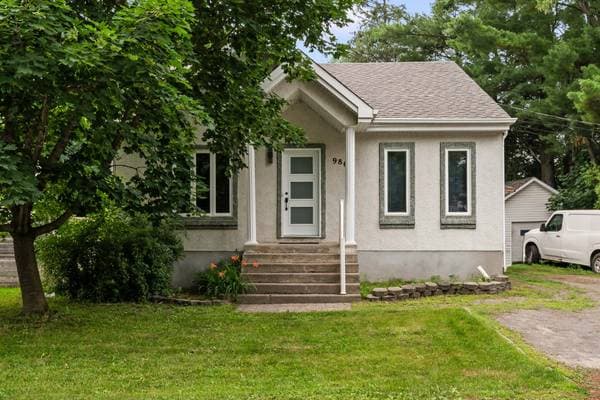 house — 9861X -9863Z Rue Limoges, Mirabel