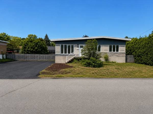 house — 1147 Rue Suzanne, Mascouche