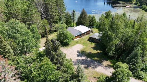 house — 118 Ch. du Lac-des-Baies, Témiscaming