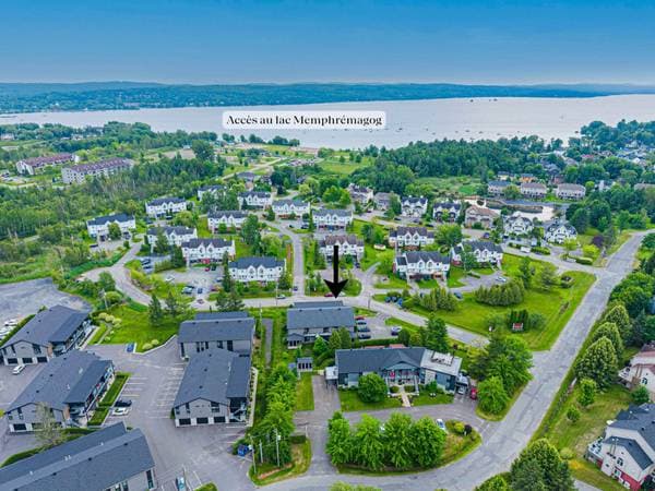 2211 Place du Village, Magog — photo 2