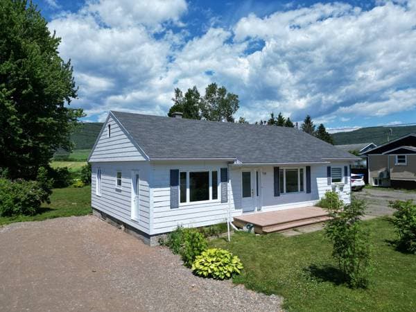 136 Route 132 O., Carleton-sur-Mer — photo 1