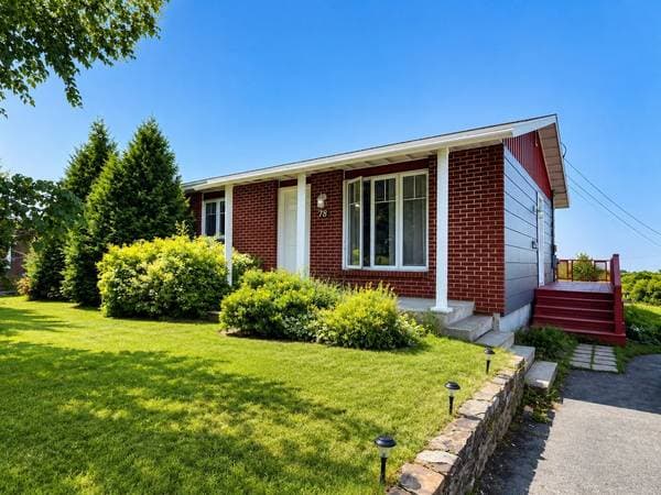 house — 78 Av. Lévis, Mont-Joli