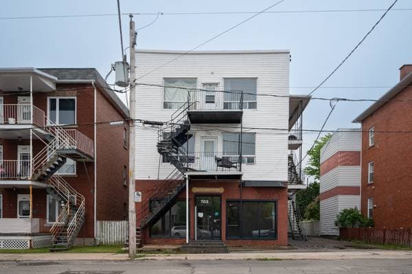 703 -737 Rue Viger, Shawinigan — photo 2