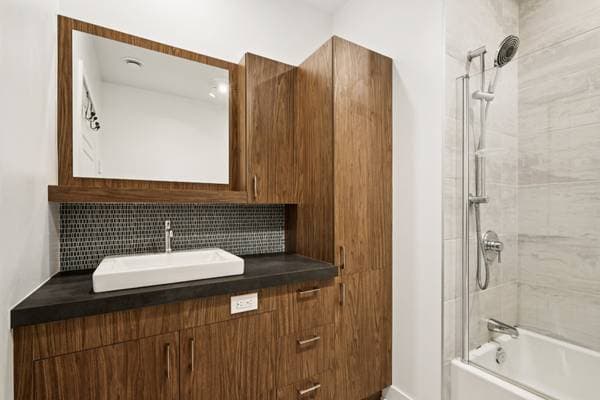 79 Av. Elm #105, Beaconsfield — photo 6