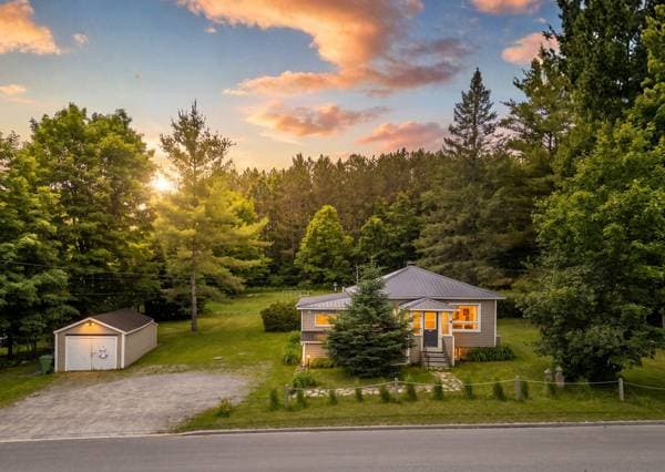 house — 2822 Rue Principale O., Magog