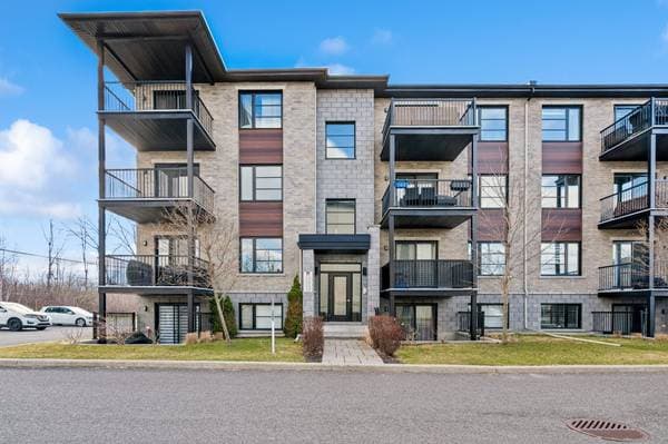 3143 Rue du Granit, Carignan — photo 1