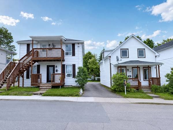 duplex — 64 -68 Rue Thibodeau, Sainte-Agathe-des-Monts