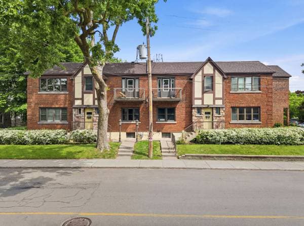 plex — 61 -71 Boul. Desaulniers, Saint-Lambert