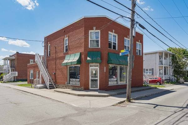 plex — 445 -447 Rue Notre-Dame, Drummondville