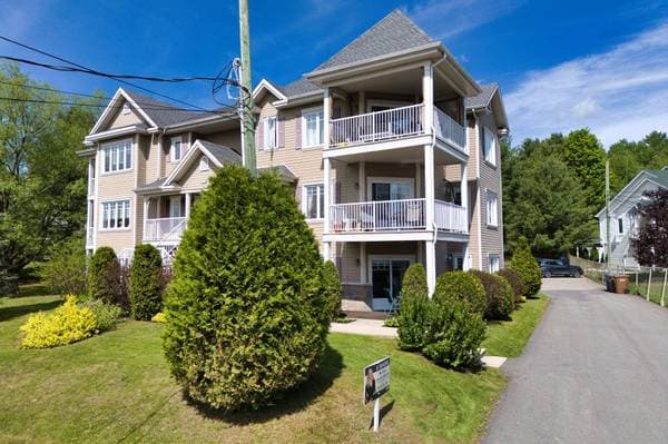 66 Rue Desjardins #1, Magog — photo 2