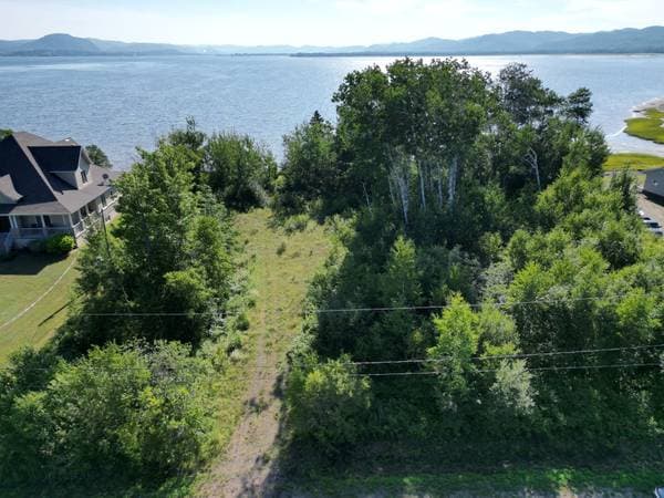 102 Ch. de la Baie-au-Chêne, Pointe-à-la-Croix — photo 2