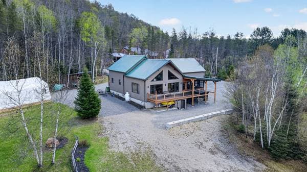 255 Ch. des Mélèzes, Lac-aux-Sables — photo 1