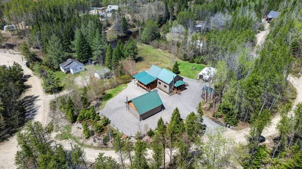 255 Ch. des Mélèzes, Lac-aux-Sables — photo 2