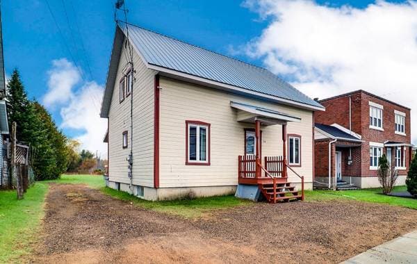 house — 184 Rue Desjardins, Mandeville