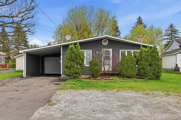 house — 838 Rue Cushing, Acton Vale