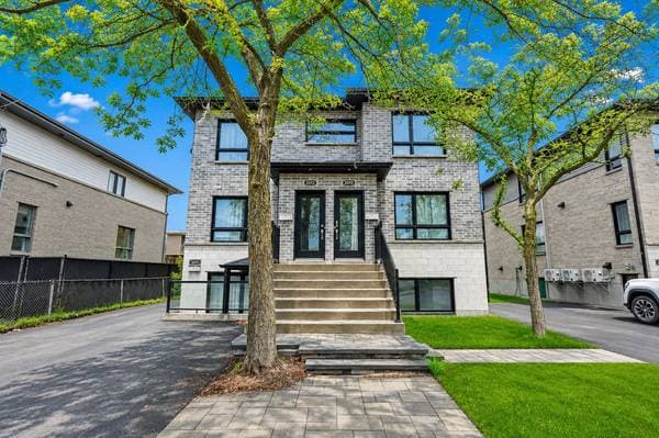 2011 -2015 Rue Ste-Hélène, Longueuil (le Vieux-Longueuil) — photo 1