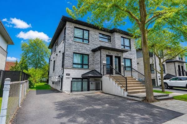 2011 -2015 Rue Ste-Hélène, Longueuil (le Vieux-Longueuil) — photo 2
