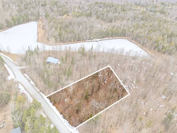 land — Ch. Lily-Butters, Eastman