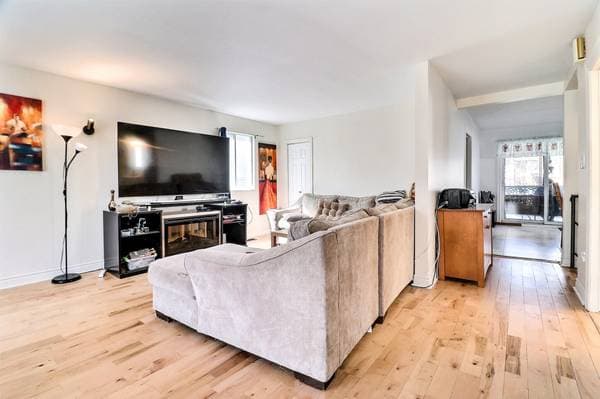 30 -30B Av. Laval, Laval (Laval-des-Rapides) — photo 4