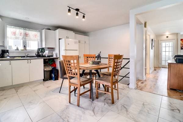 30 -30B Av. Laval, Laval (Laval-des-Rapides) — photo 6