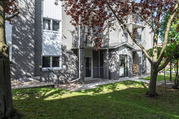 230 Rue Denison O. #2, Granby — photo 1