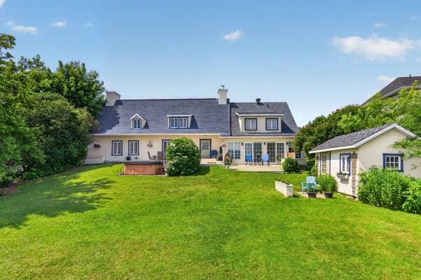 house — 258 Rue du Bataillon, Boischatel