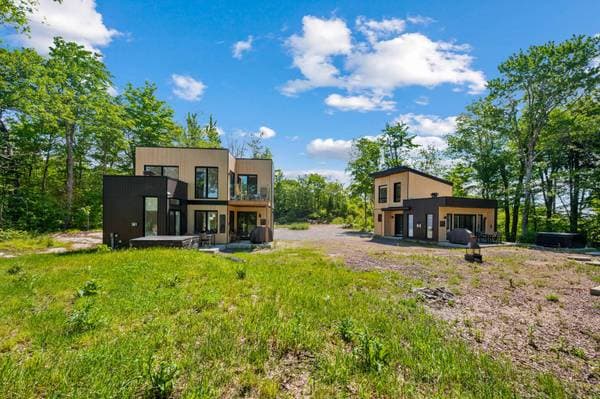 plex — 32A -32B Rue de Düren, Brownsburg-Chatham