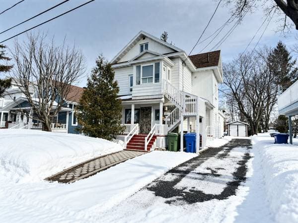 plex — 105 Av. Doucet, Mont-Joli