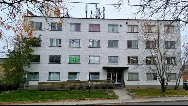 1900 Rue Sauvé E., Montréal (Ahuntsic-Cartierville) — photo 2