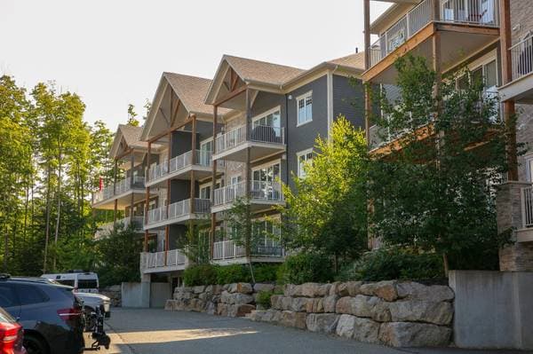 235 Rue du Cercle-des-Cantons #323, Bromont — photo 3