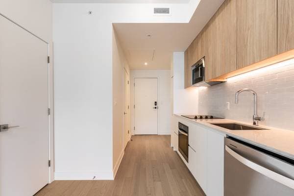 200 Rue Marie-Charles-Le Moyne #703, Longueuil (le Vieux-Longueuil) — photo 1