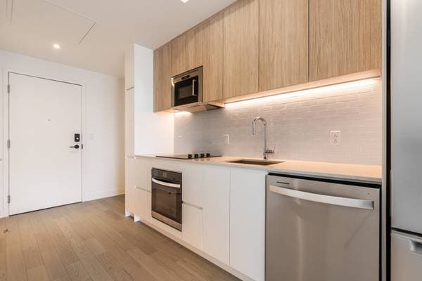 200 Rue Marie-Charles-Le Moyne #703, Longueuil (le Vieux-Longueuil) — photo 2