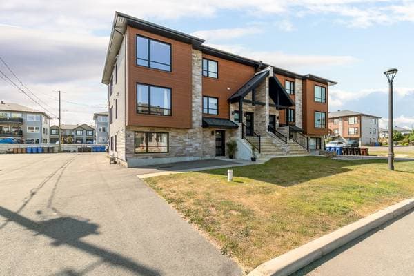 8930 -8934 Rue Georges-Villeneuve, Mirabel — photo 1